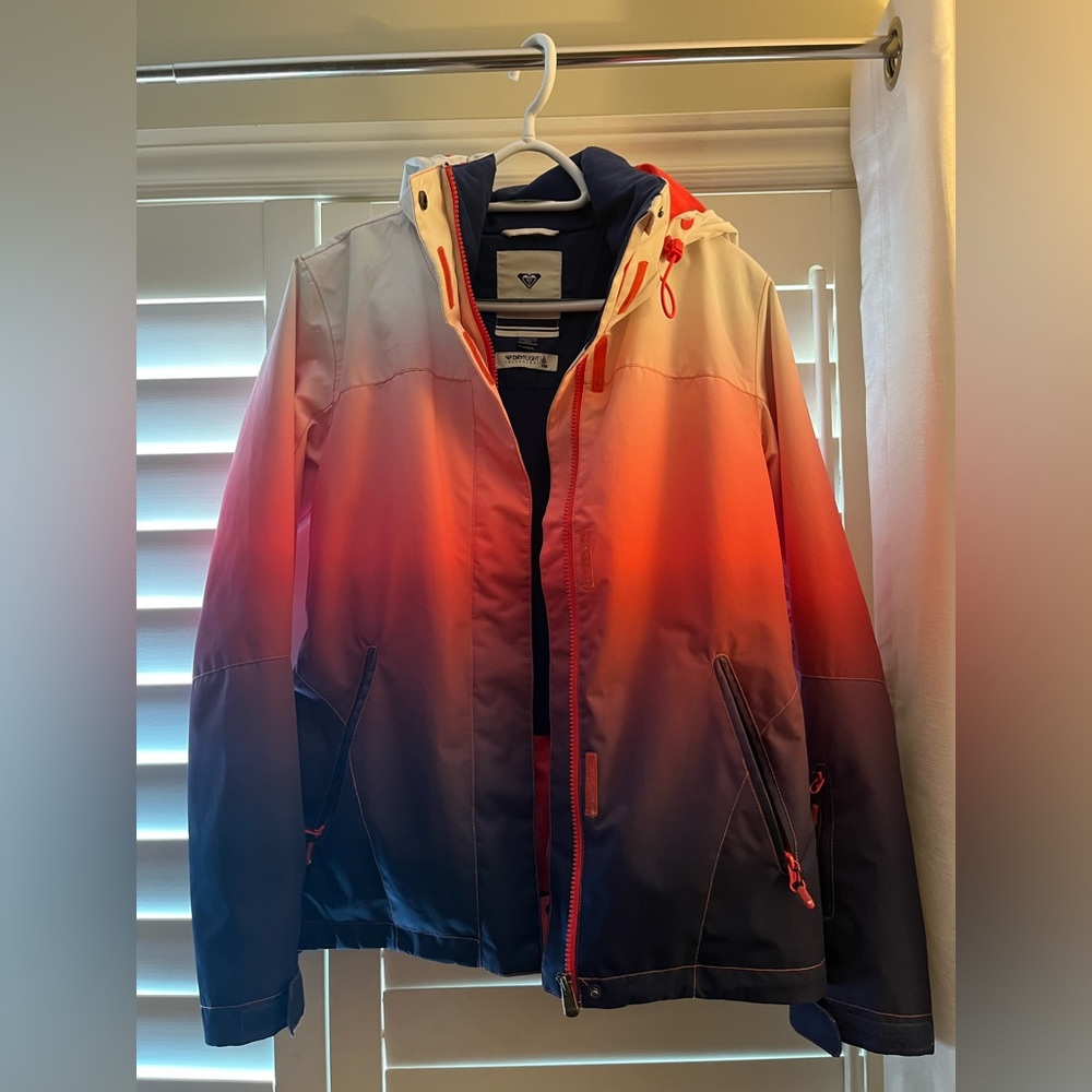 Roxy Snow coat/ Size women’s Medium. Comfortably fits a size women’s small!!
